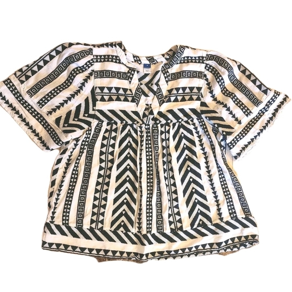 Old Navy Women’s Black & White Geometric Print Top Medium EUC - Picture 3 of 5